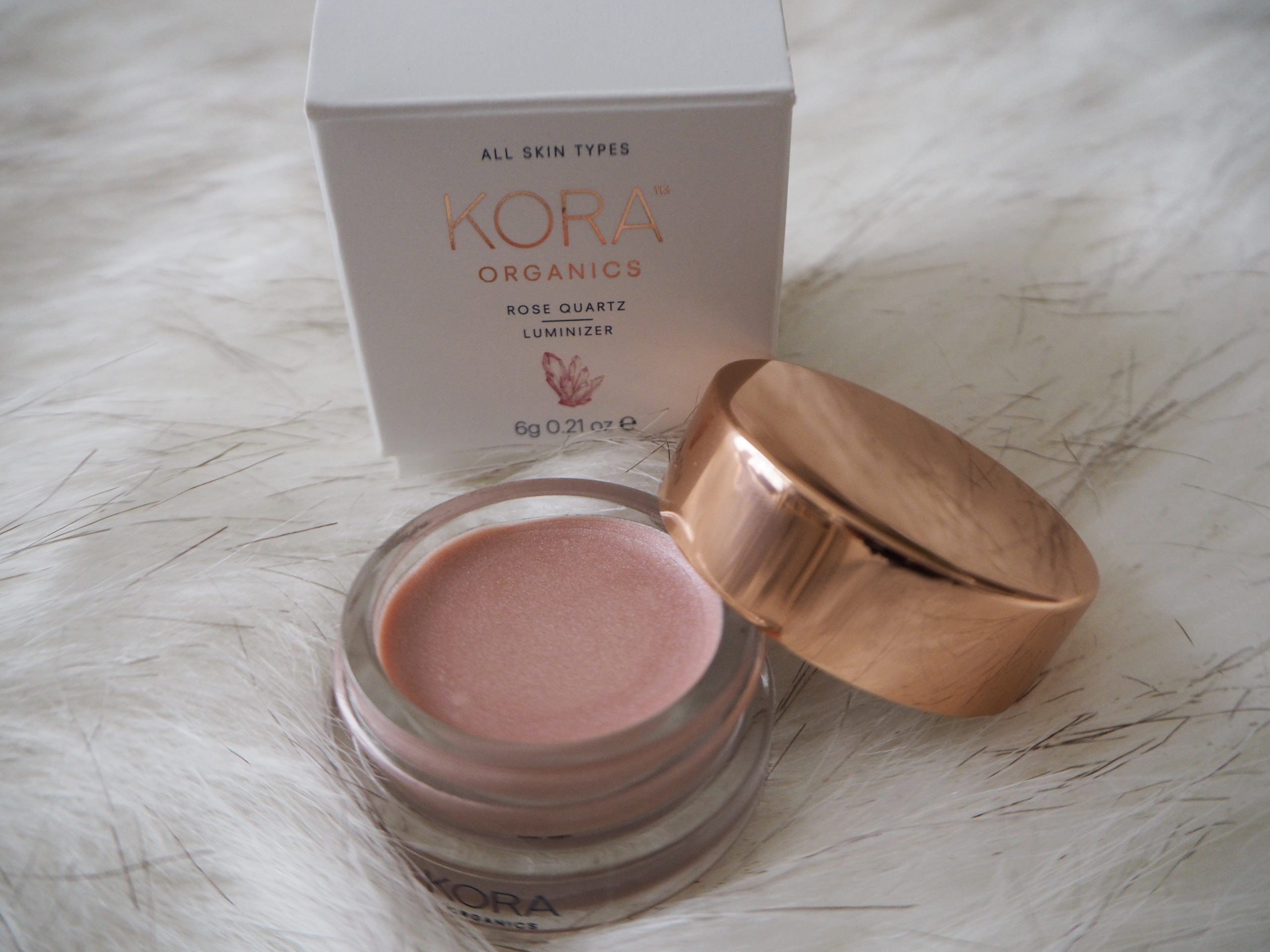 コーラオーガニクス ローズクォーツ ルミナイザー Kora Organics Miranda Kerr Rose Quartz Luminizer Review